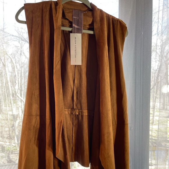 Moon Collection USA Very cute Vest .Material feels like suede, Very soft. Size L - Picture 3 of 9
